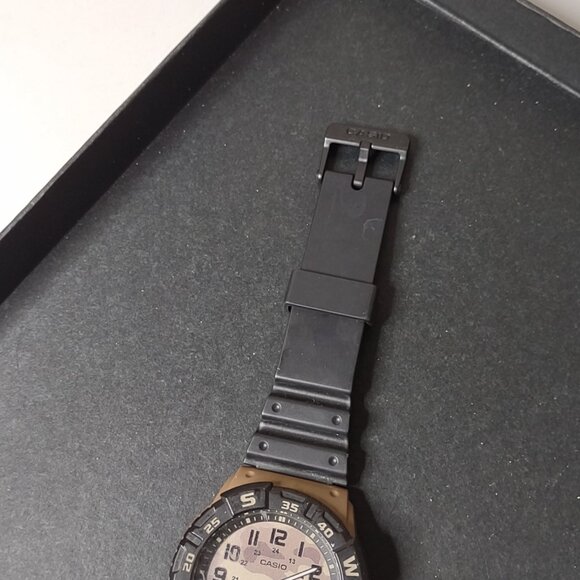 Casio Desert Camo Watch - Picture 3 of 15